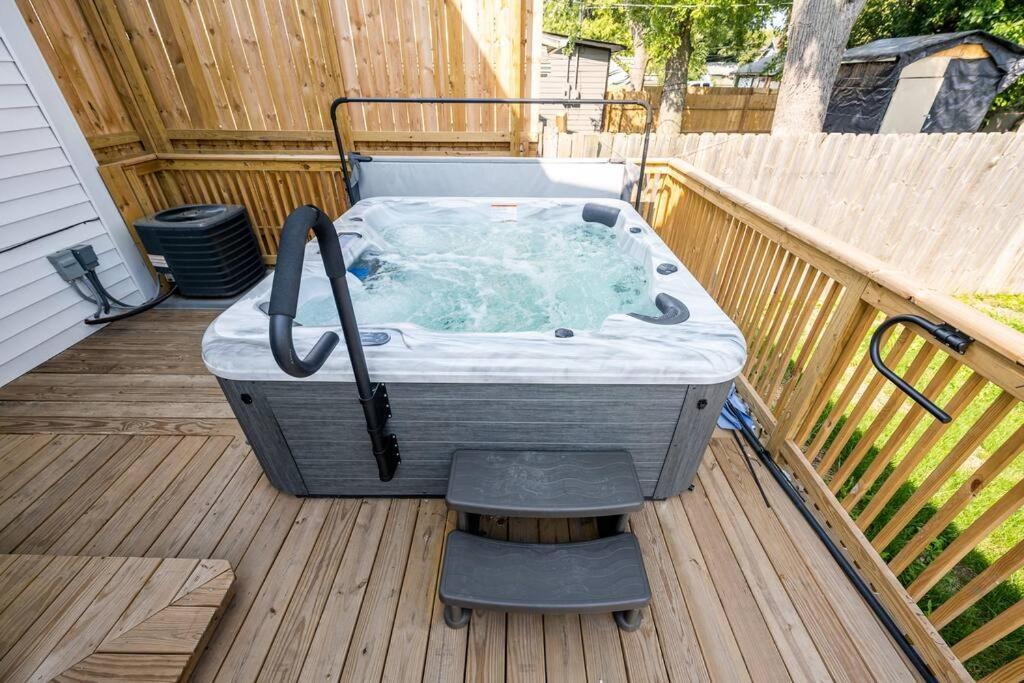 インディアナポリス Fun For Everyone W Hot Tub Bbq Patioヴィラ エクステリア 写真